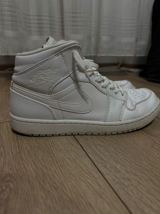 Jordan 1 mid tripple white