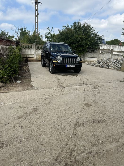 Vând jeep cheroke 2.8