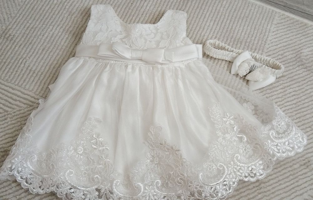 Rochita si bentita botez, superba, culoare alb,mas 3 luni