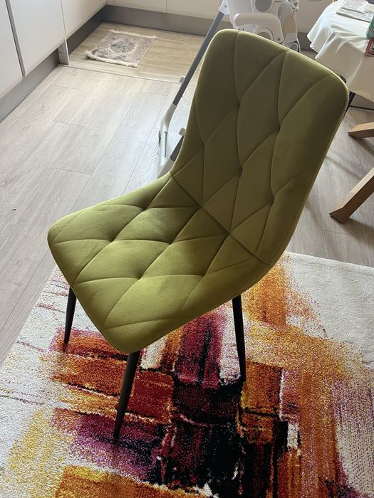 Трапезен стол в зелено