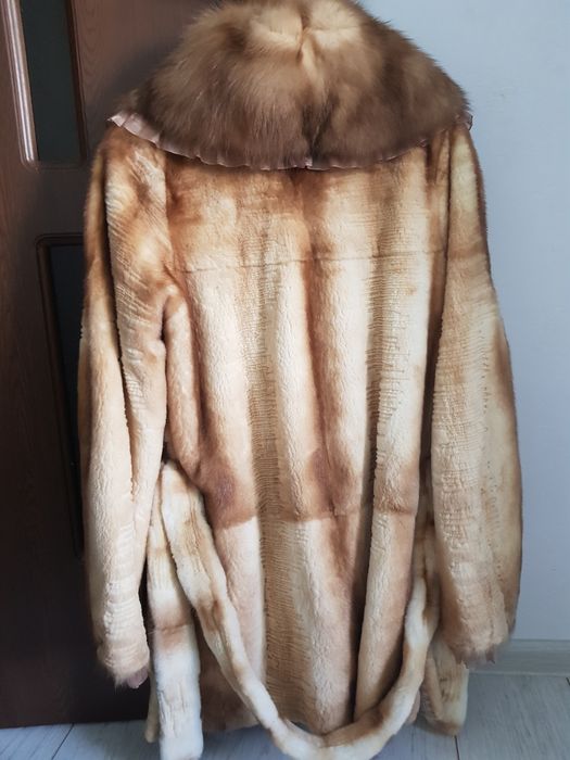 Haina de blana de nurcă noua cu etichetă