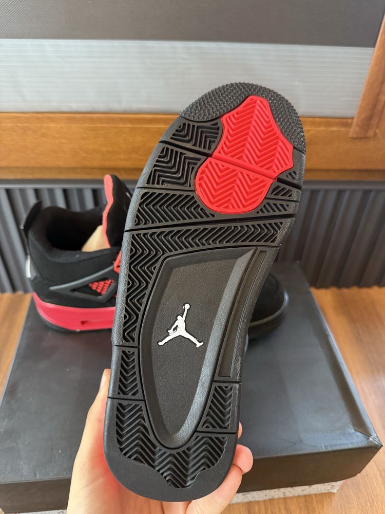 Jordan 4 Retro "Red Thunder" 42,43