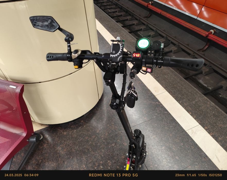 Vând mega urgent trotineta Halo Knight t108
