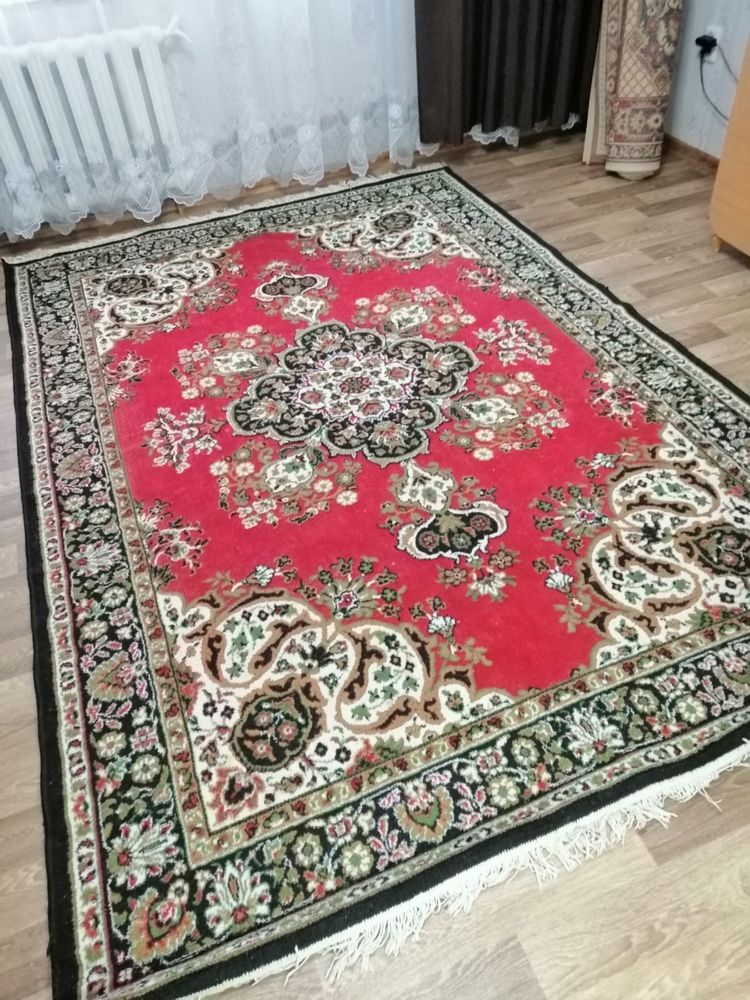 Продам ковер в хорошем состоянии