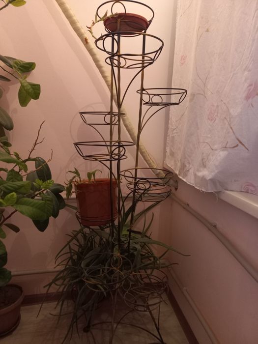 Продам стойку под цветы