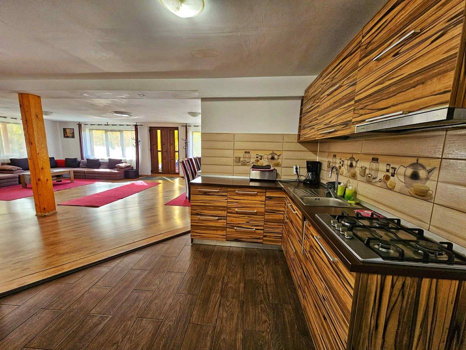 Inchiriez casa de vacanta