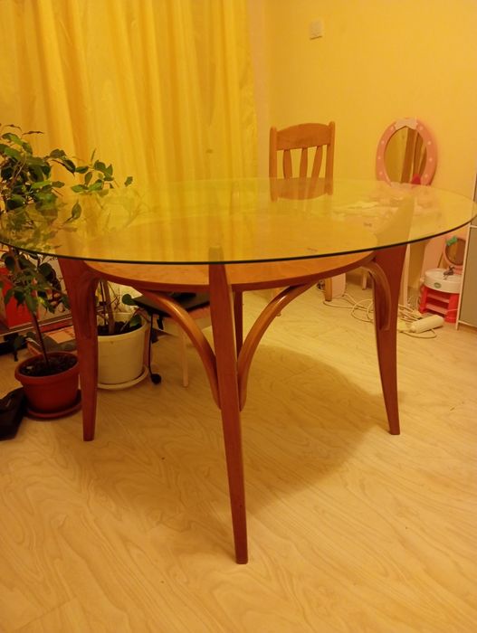 Трапезна кръгла маса