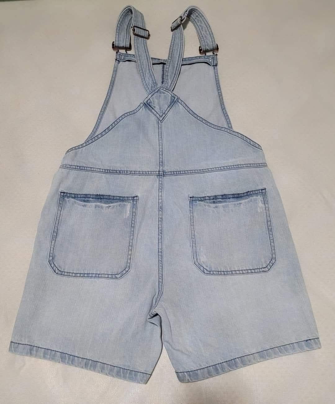 Salopetă de blugi scurtă Nouă(nepurtată) - mărimea 38