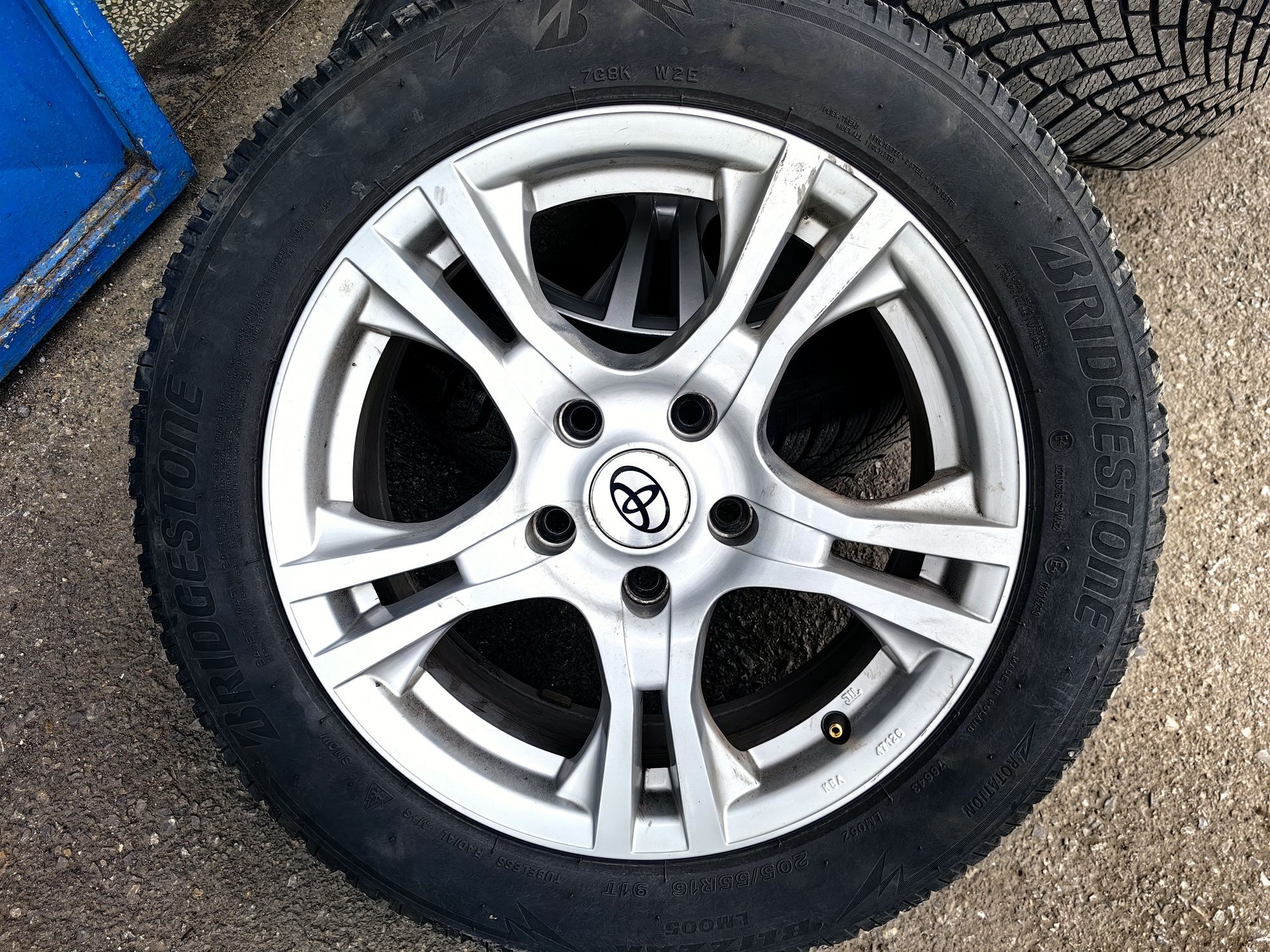 205/55 /16 зимни  Bridgestone Blizzak LM005