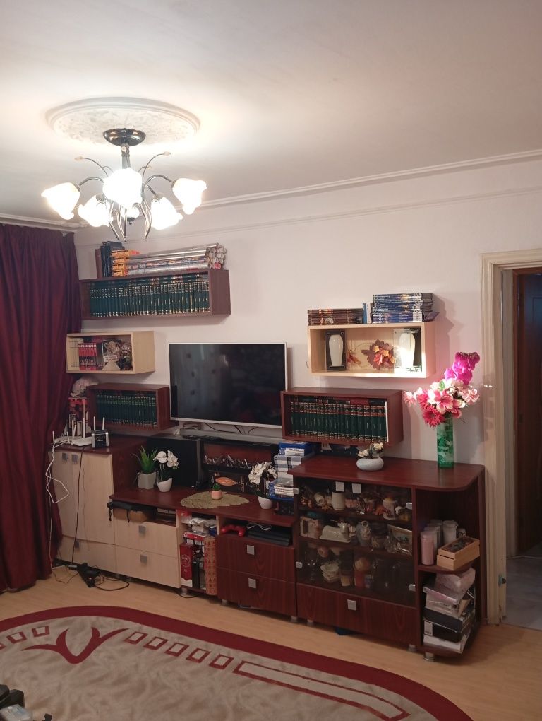 Apartament 2 camere de vânzare cu balcon închis