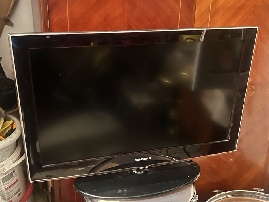 Vand televizor Samsung LE32D450  diagonala 81 cm
