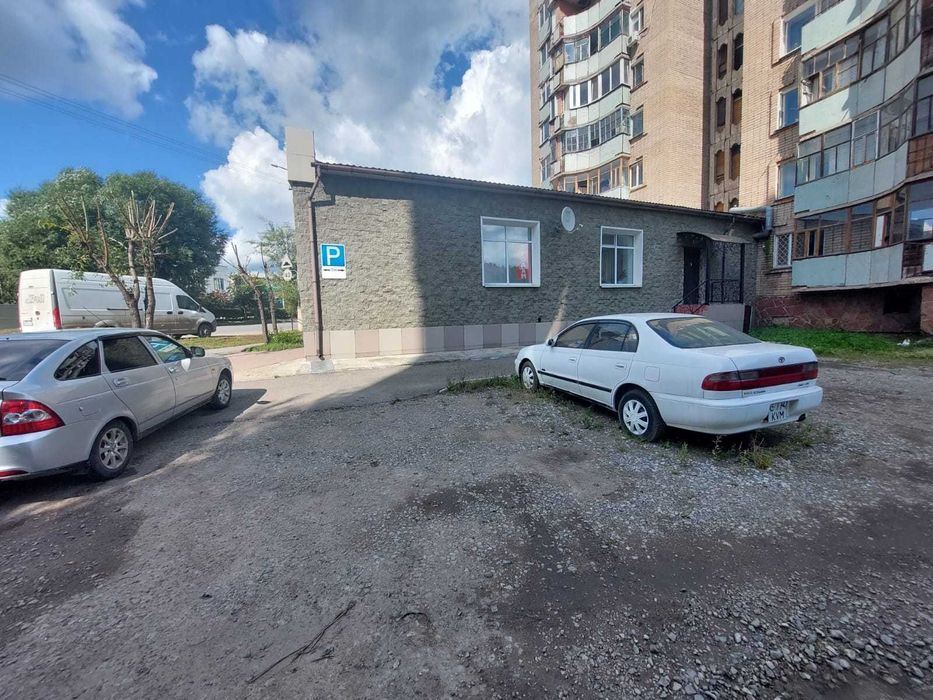 Продам офисное помещение с мебелью в центре города