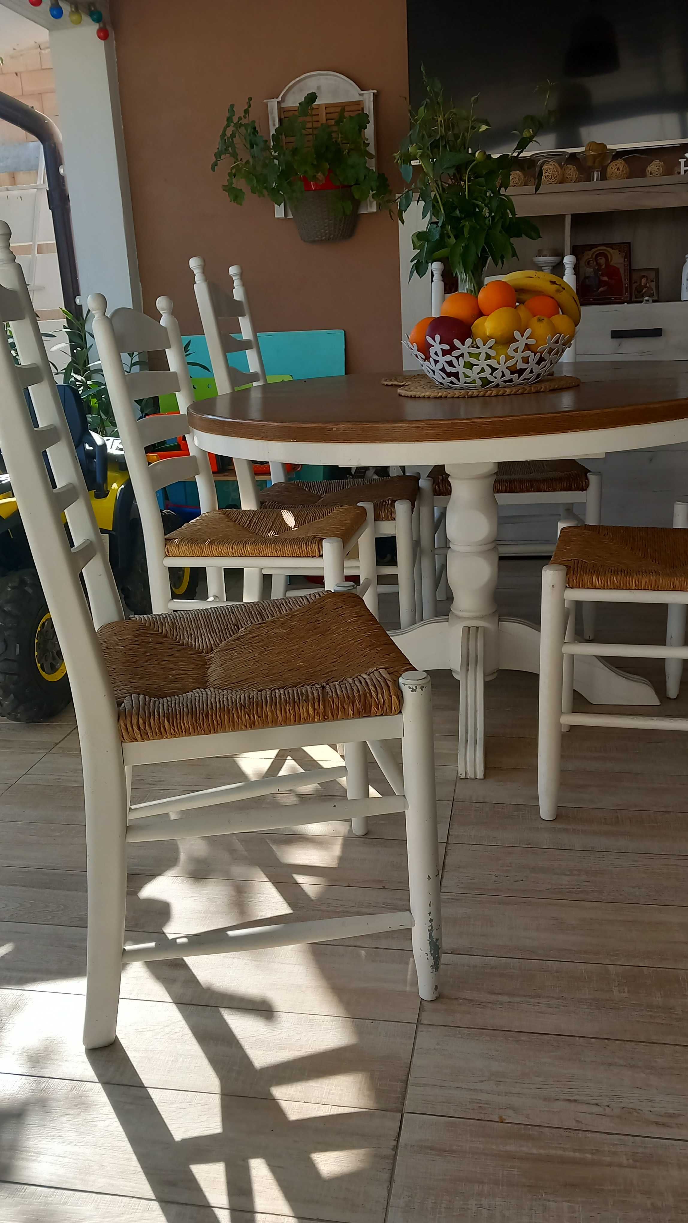 Masa extensibila, din lemn masiv ,cu 6 scaune lemn si ratan