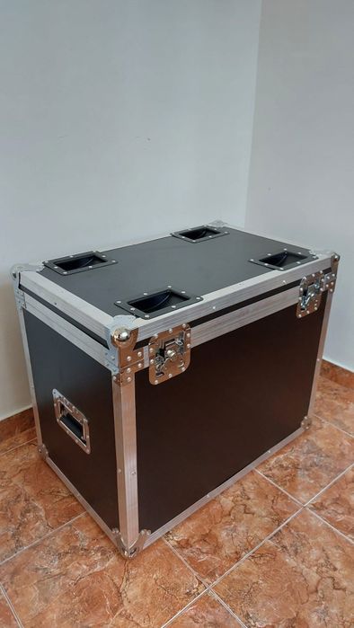 Set NOI Moving head-uri 7R 230W + flight case