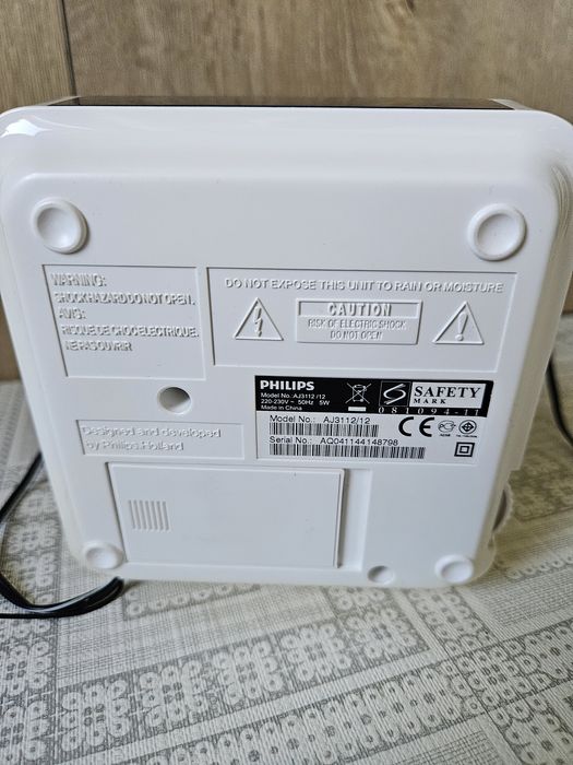 Ceas digital Philips ,cu radio ( AM-FM )