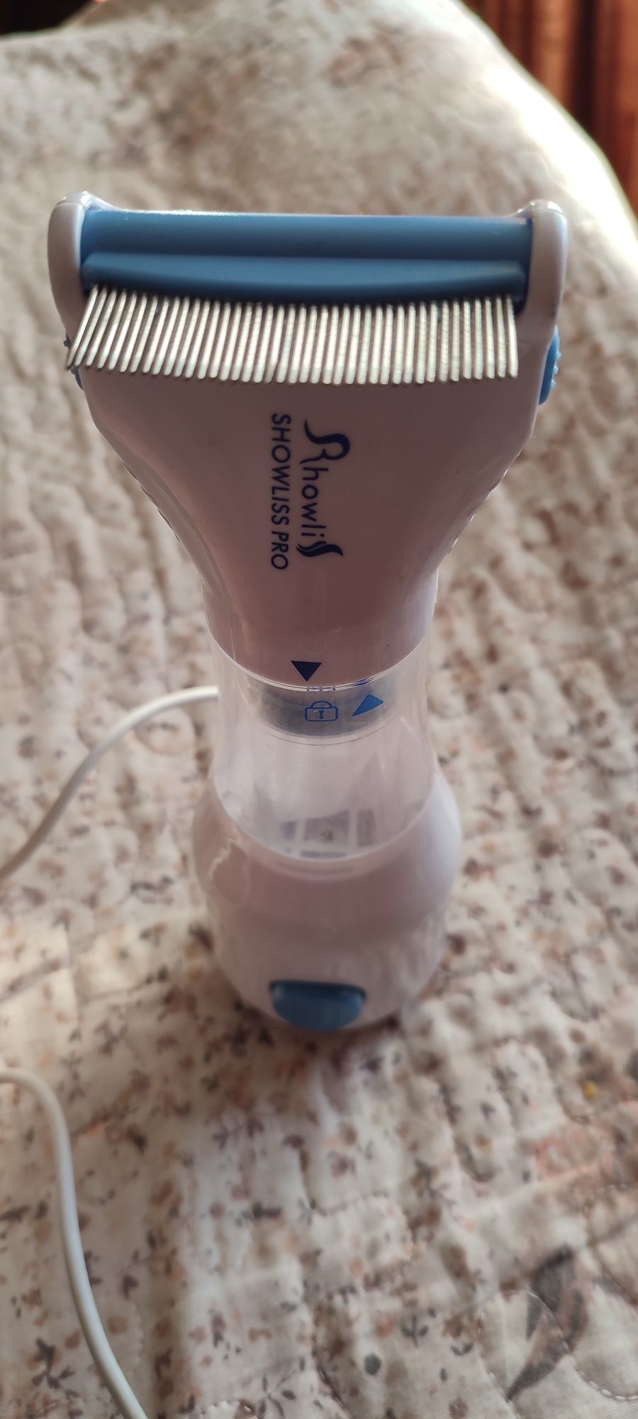 Pieptene cu aspirator anti-păduchi Howli Showliss Pro