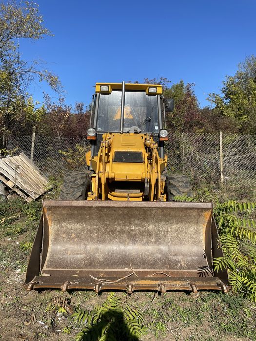 Колесен багер JCB CX2