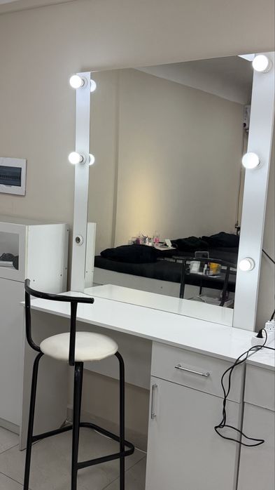 Столик визажиста в аренду