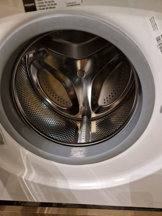 Вградена пералня Hotpoint Ariston 7кг с нов барабан