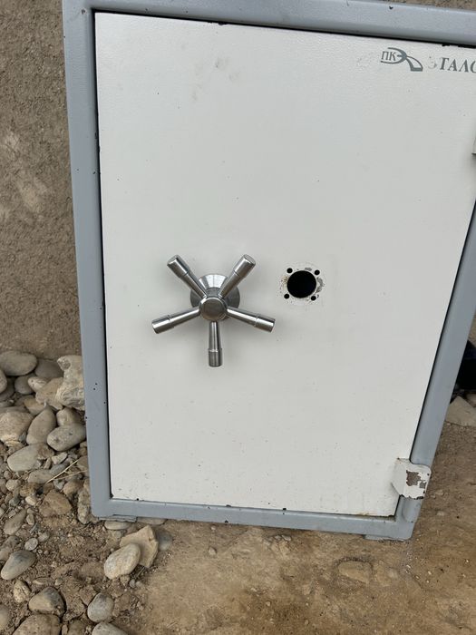 Сейф продам в хорошем состояние