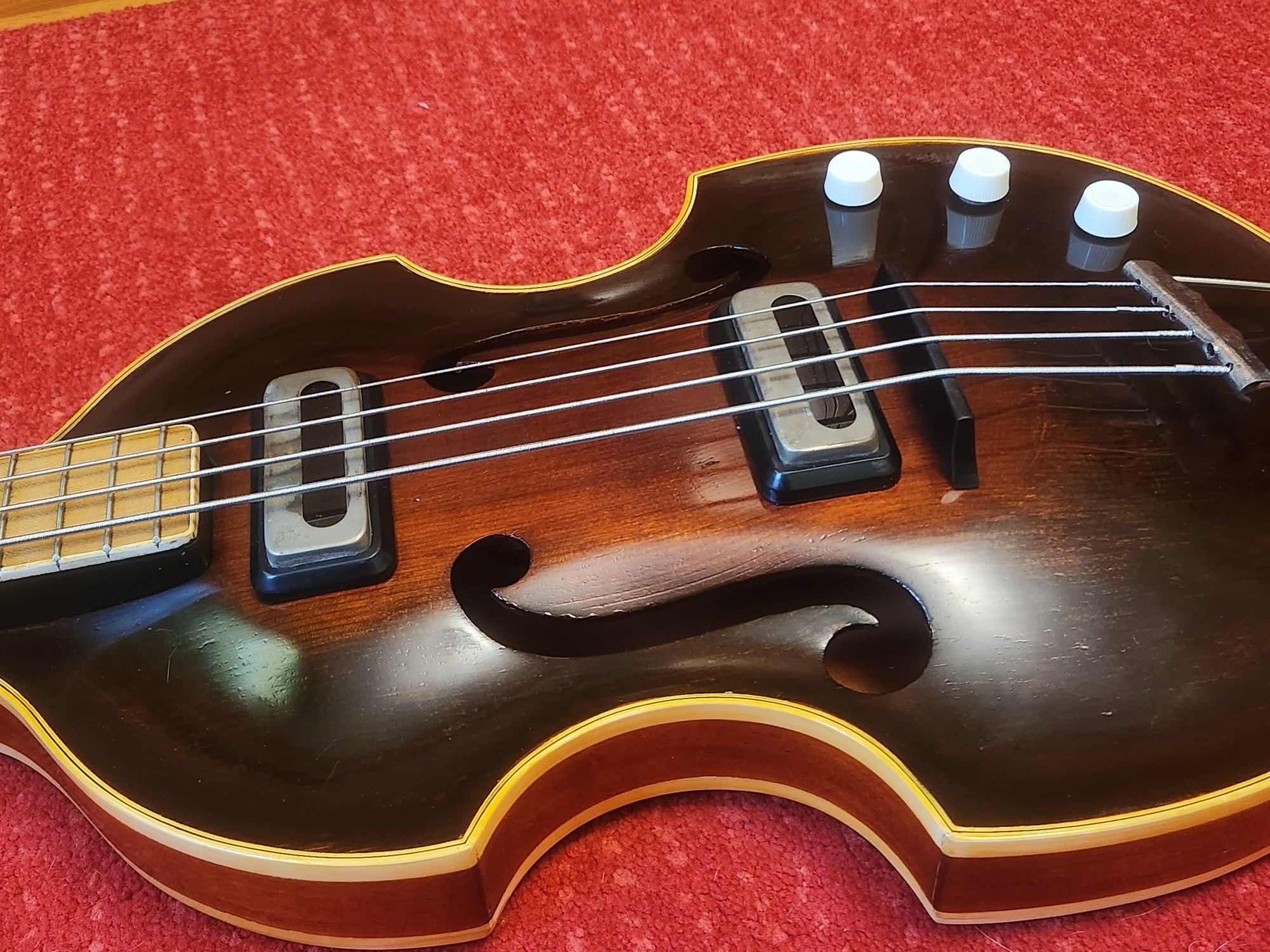 Chitara bass vintage reconditionata