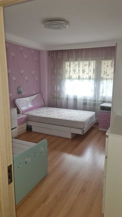 Продава тристаен апартамент кв.Слатина  80кв.м