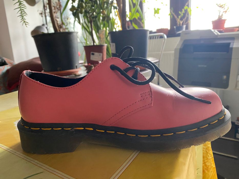 Pantofi roz Dr Martens