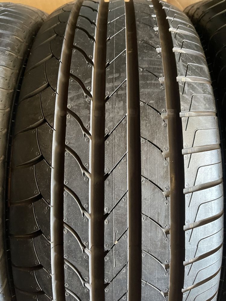 235/60/R17 Goodyear Efficient Grip NOI