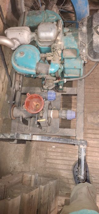 Водна помпа с бензинов четиритактов двигател