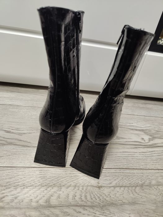 Botine piele naturala lăcuită