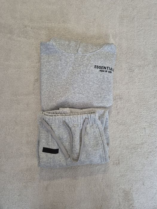 Essentials сив екип