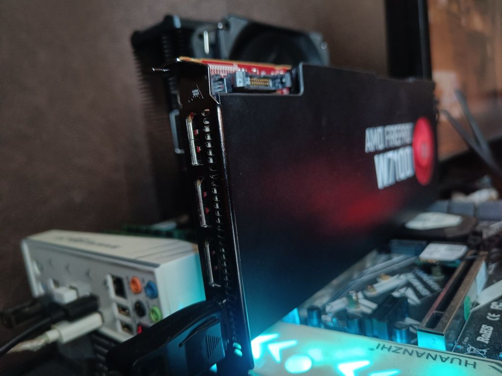 Placa video AMD FirePro W7100 8Gb Gddr5 single slot