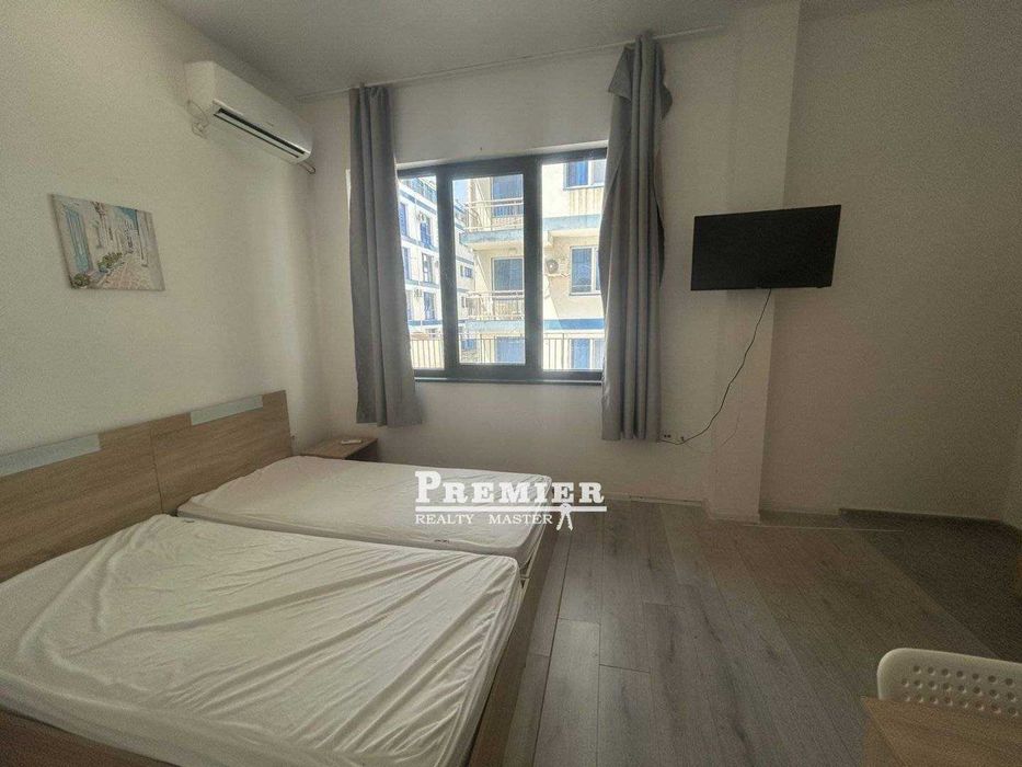 Студио с ниска такса на първа линия в Поморие