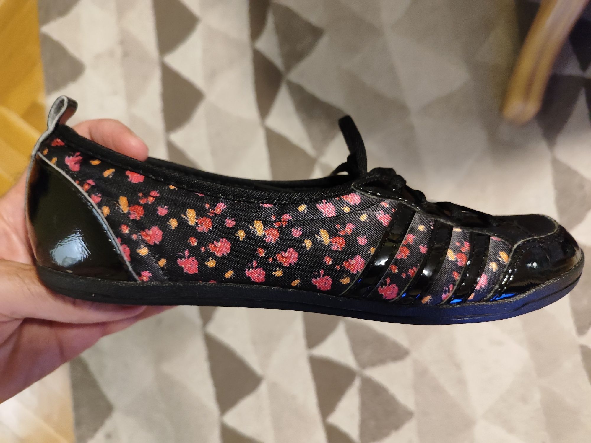 Дамски спортни обувки adidas