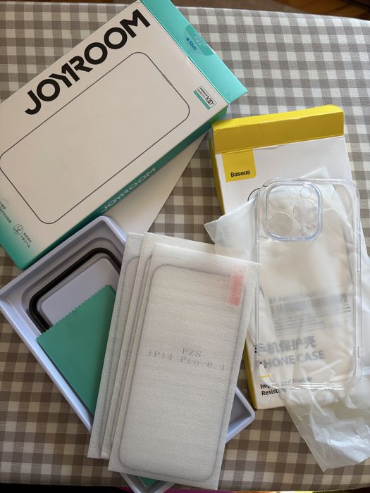 Силиконов гръб и 3бр. стъклен протектор за iPhone 14 Pro