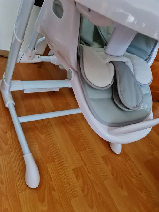 Vând scaun de masa cu leagan electric 2 in 1