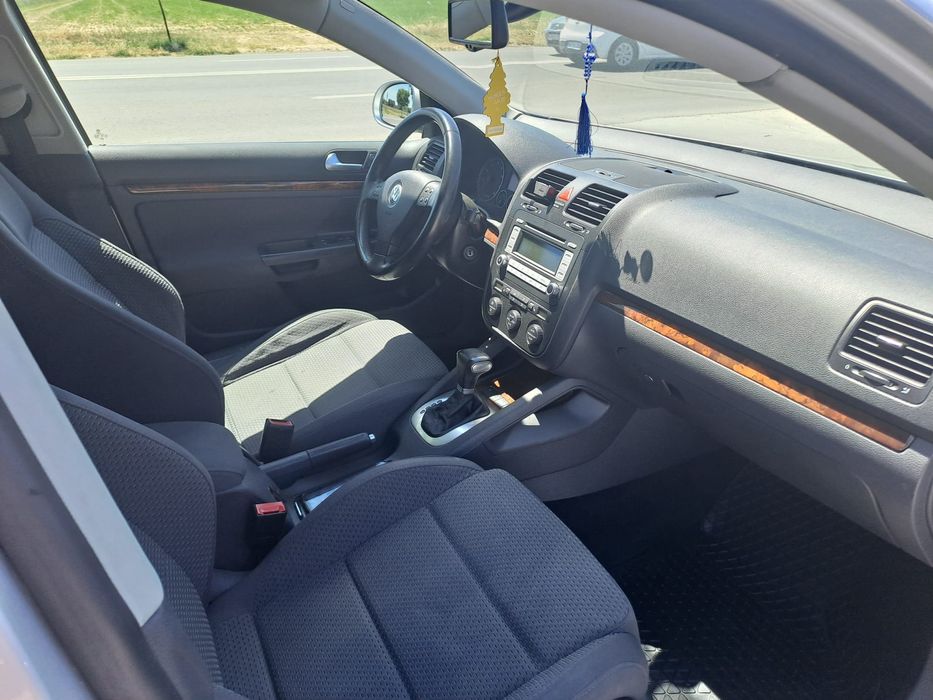 Vând Volkswagen Jetta 2007