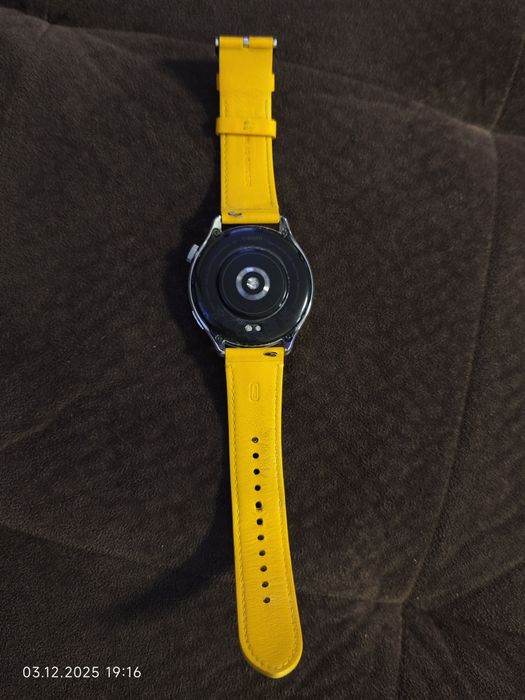 Huawei watch S4, silver and yellow