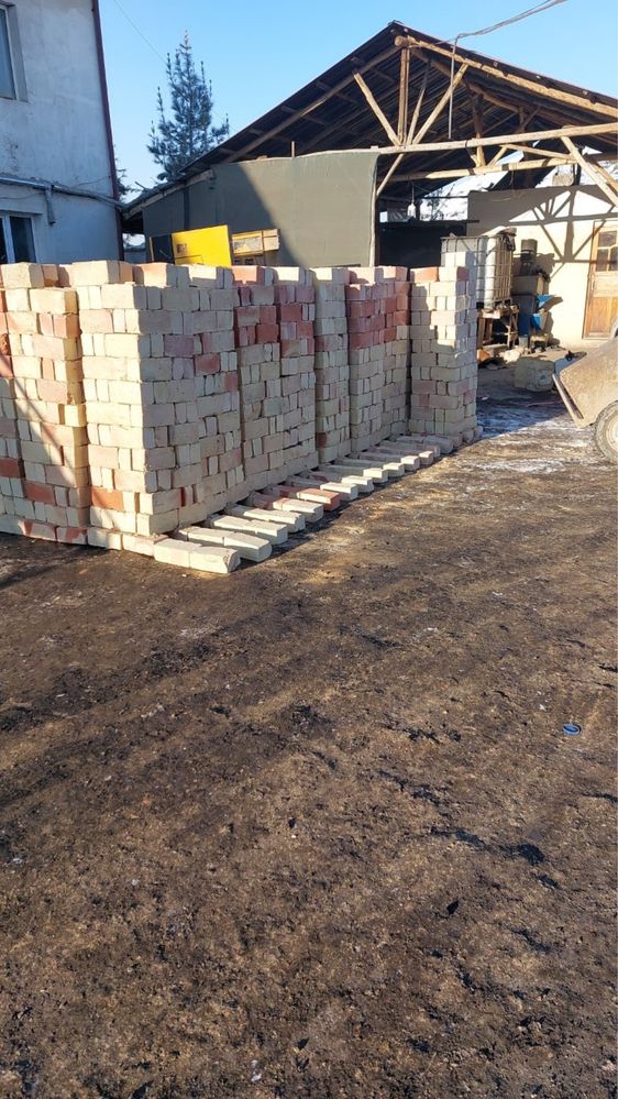 Пишган гишт биринчи ва иккинчи суртлари бор завотдан биринчи кол