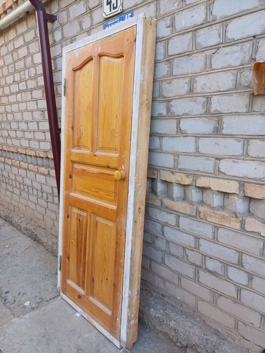 Б/У эшик сотилади.