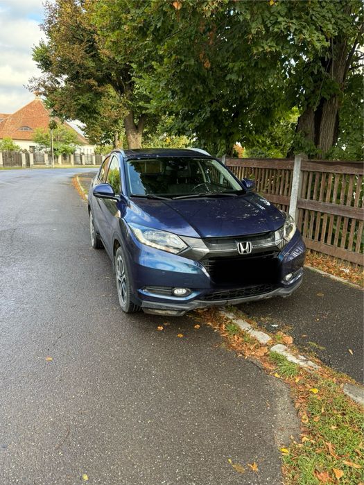 Honda HR-V 1.5 i - V tec Executive  Automatic -Panoramic -navi -camera