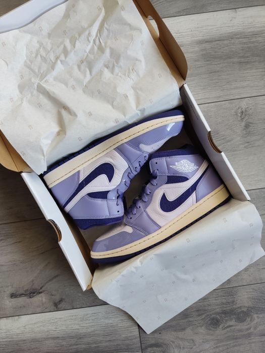 Air Jordan 1 Mid Light Purple