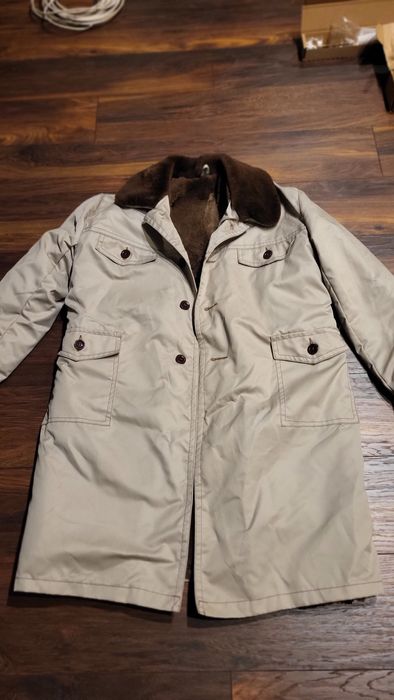 Дълга работна шуба с подплата от овча вълна.