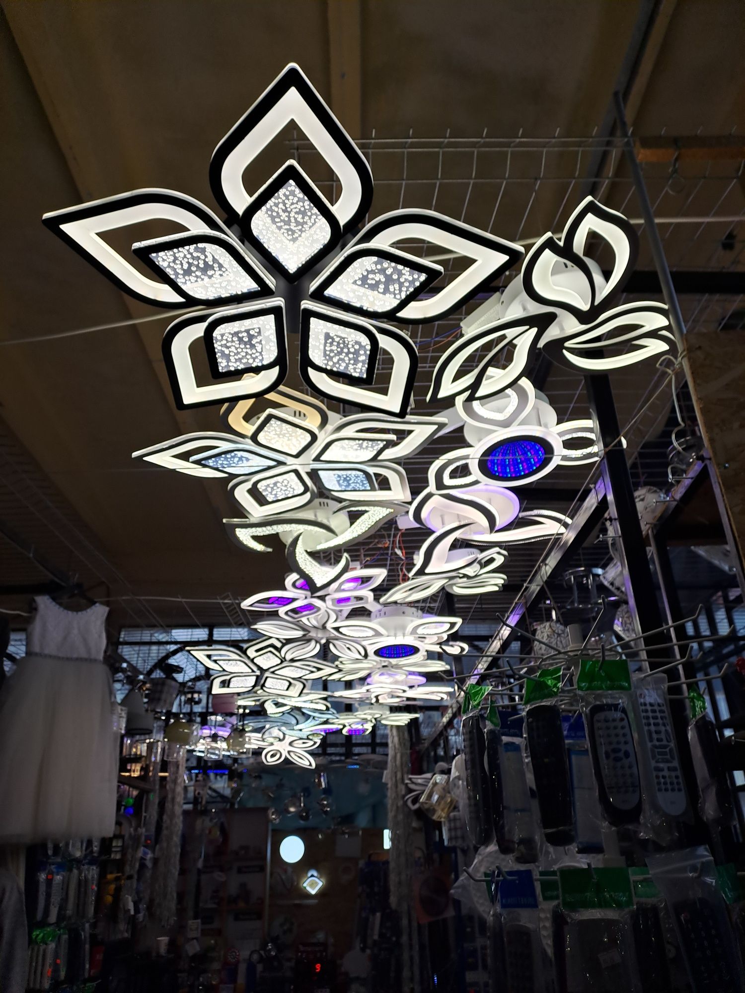 Lustre Led cu telecomandă mai multe modele.noi la cutie !!!