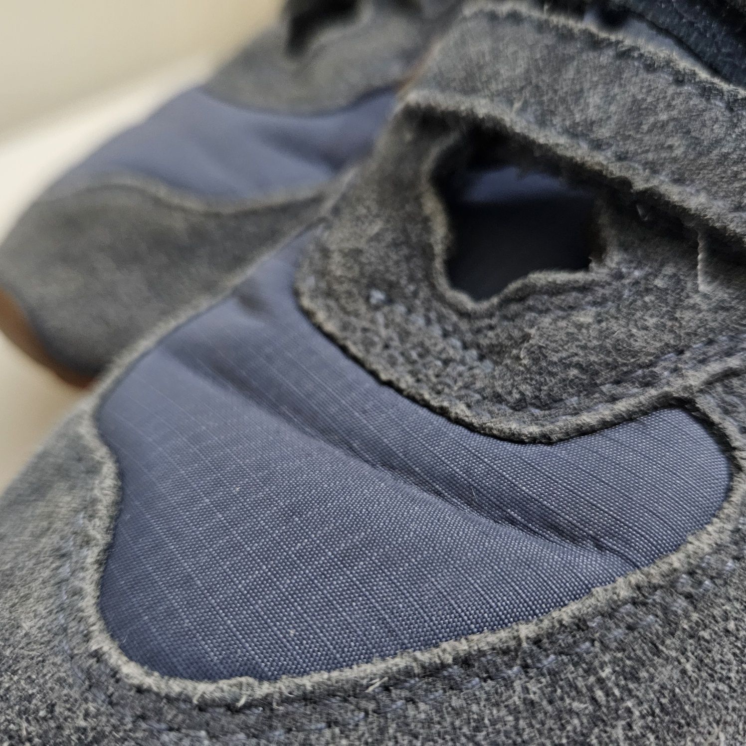 Adidasi New balance ediție limitata.nr 33 copii