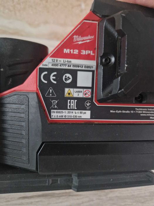 Nivela laser Milwaukee M12  3PL