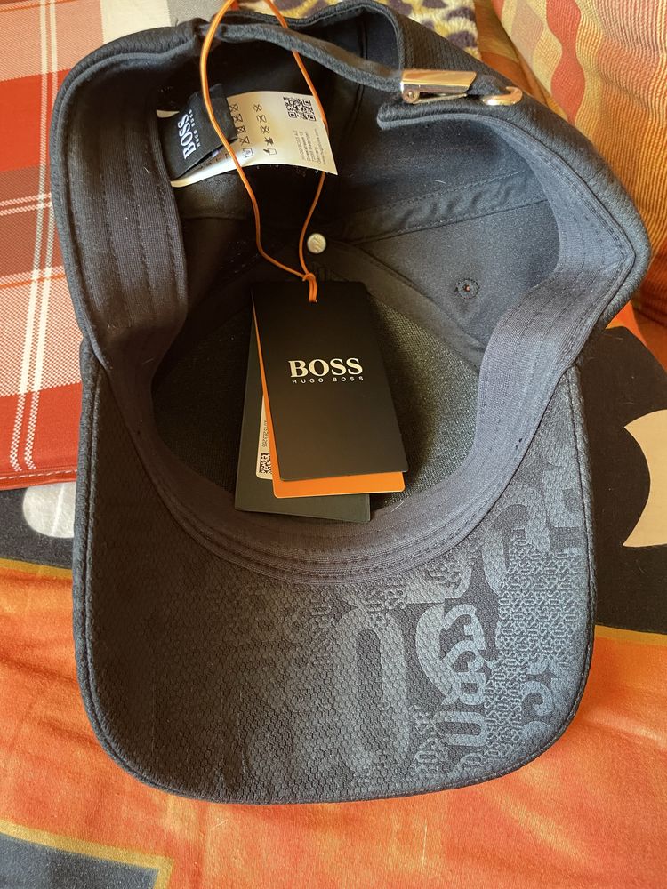 Hugo Boss шапка с козирка. НОВА!