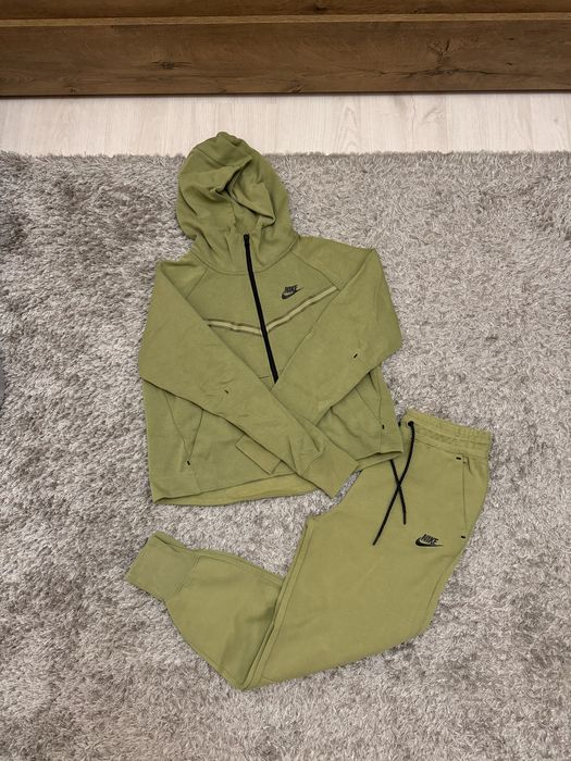 Оригинален дамски комплект Nike Tech Fleece