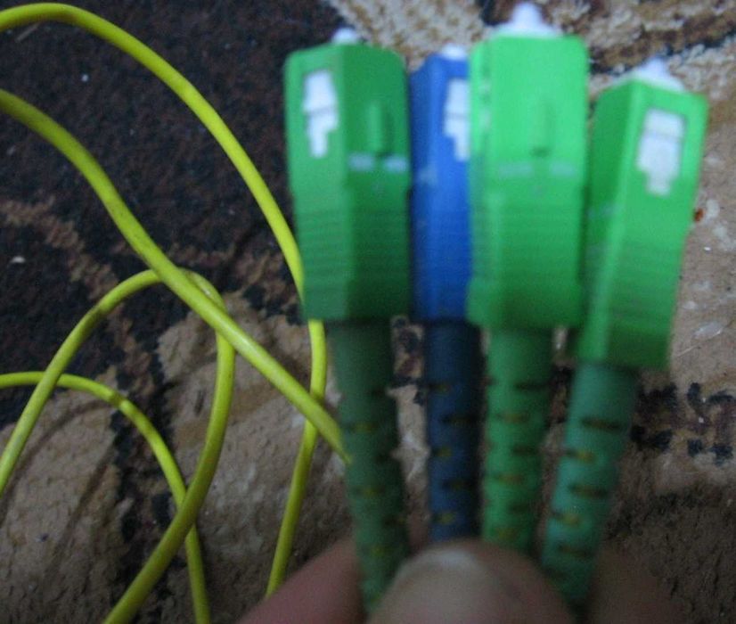 Два броя оптични кабели