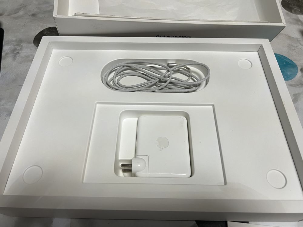 Ноутбок Macbook pro 16 2021